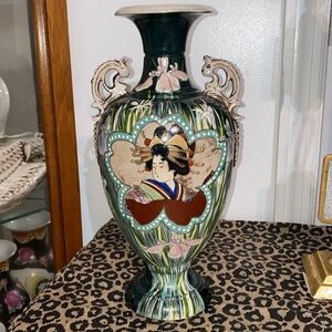 Large Antique 19th Century Japanese Satsuma Vase with Signature.
